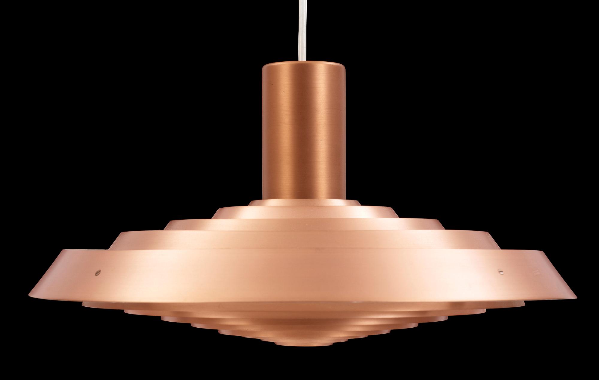 TAKARMATUR, "Tallerkenlampan", Poul Henningsen, Louis Poulsen Danmark. Höjd 22cm.