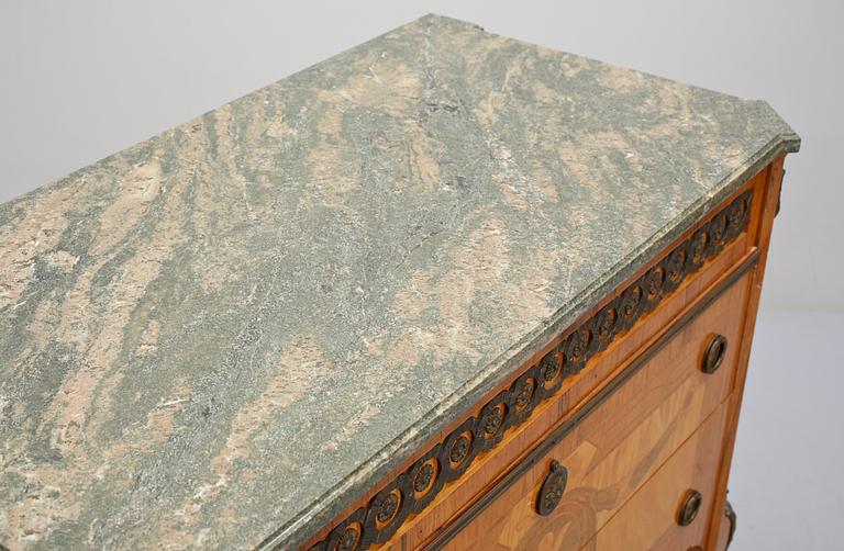 BYRÅ, gustaviansk stil, omkring 1900-talets mitt.