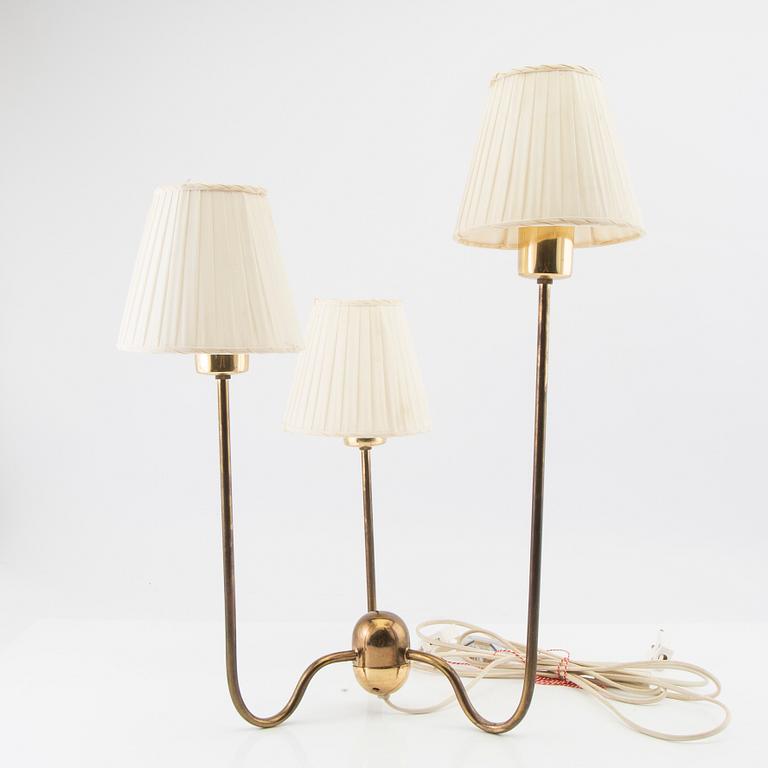 Josef Frank, bordslampa modellnr 2468 fr Firma Svenskt Tenn sent 1900-tal.