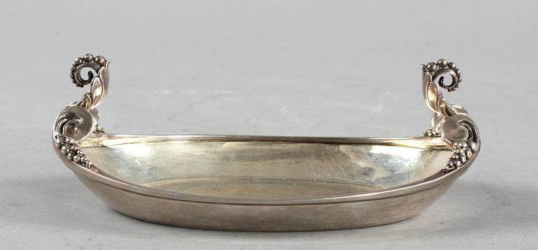 NÅLFAT, sterlingsilver, Georg Jensen, Köpenhamn 1920-30-tal, nr 341. Vikt c:a 220 g.