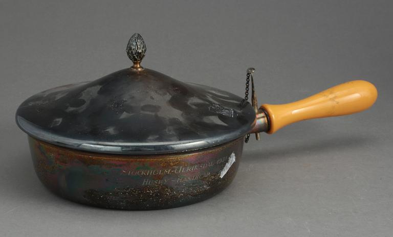 KAROTT MED LOCK, silver, K.Andersson, Stockholm, 1931. Ca 772 gram.