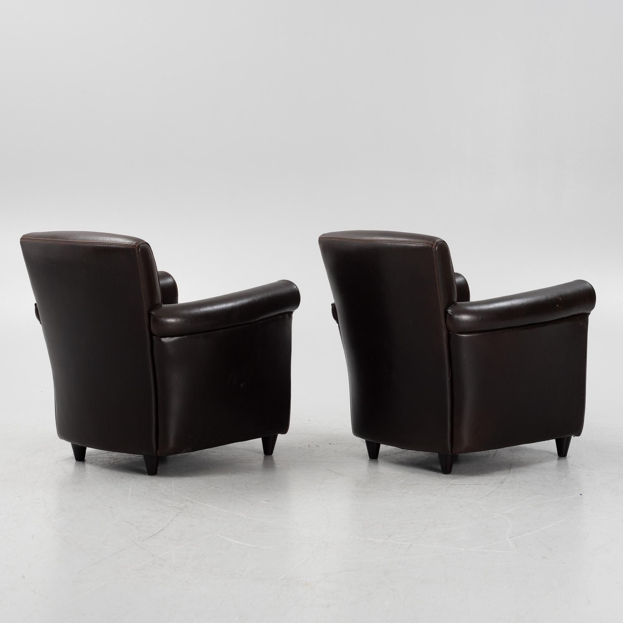 A pair of leather upholstered easy chairs, end of the 20th Century.