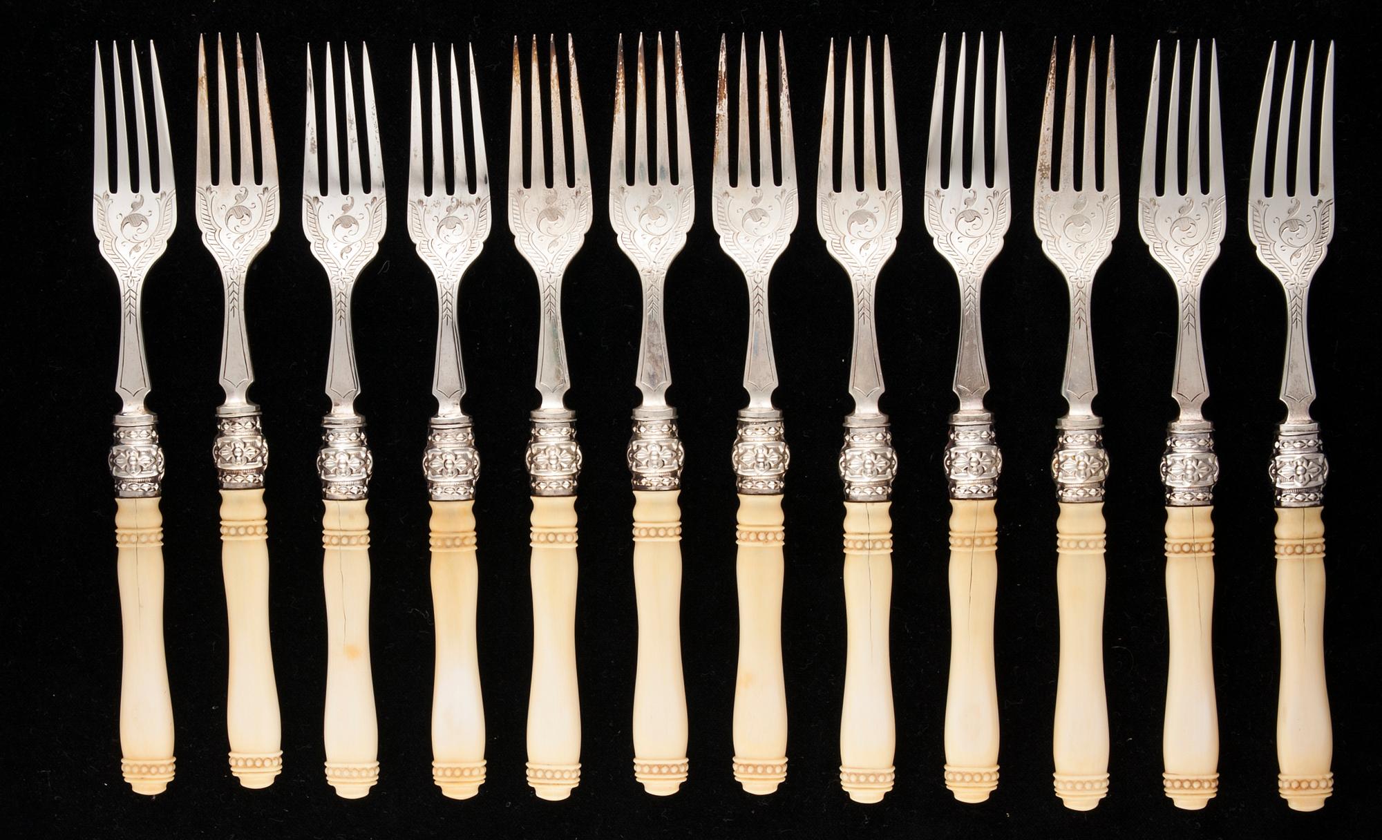 BESTICKUPPSÄTTNING, 12+12 delar, silver, Sheffield, England 1886, bär finska kontrollstämplar.