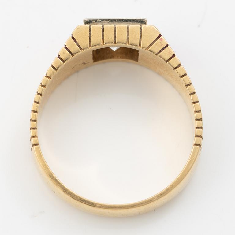 Ring, 18K gold with a brilliant-cut diamond.