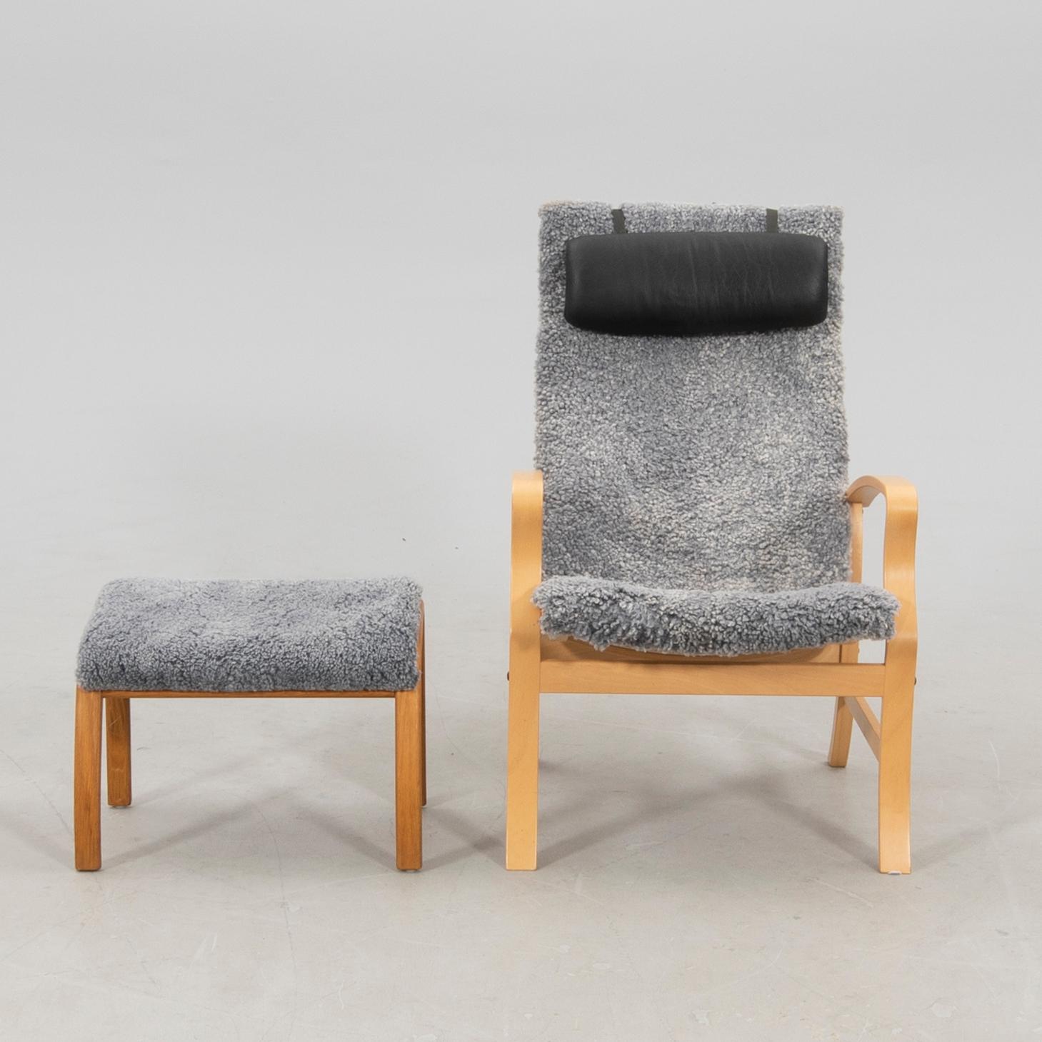 Fåtölj med fotpall "Bern" Nielsen design Danmark sent 1900-tal/2000-tal.