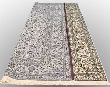 A CARPET, Kashan, ca 353 x 254 cm.