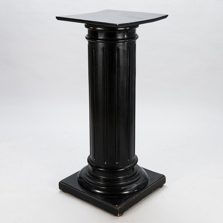 A black lacquered wooden pedestal from around year 1900.