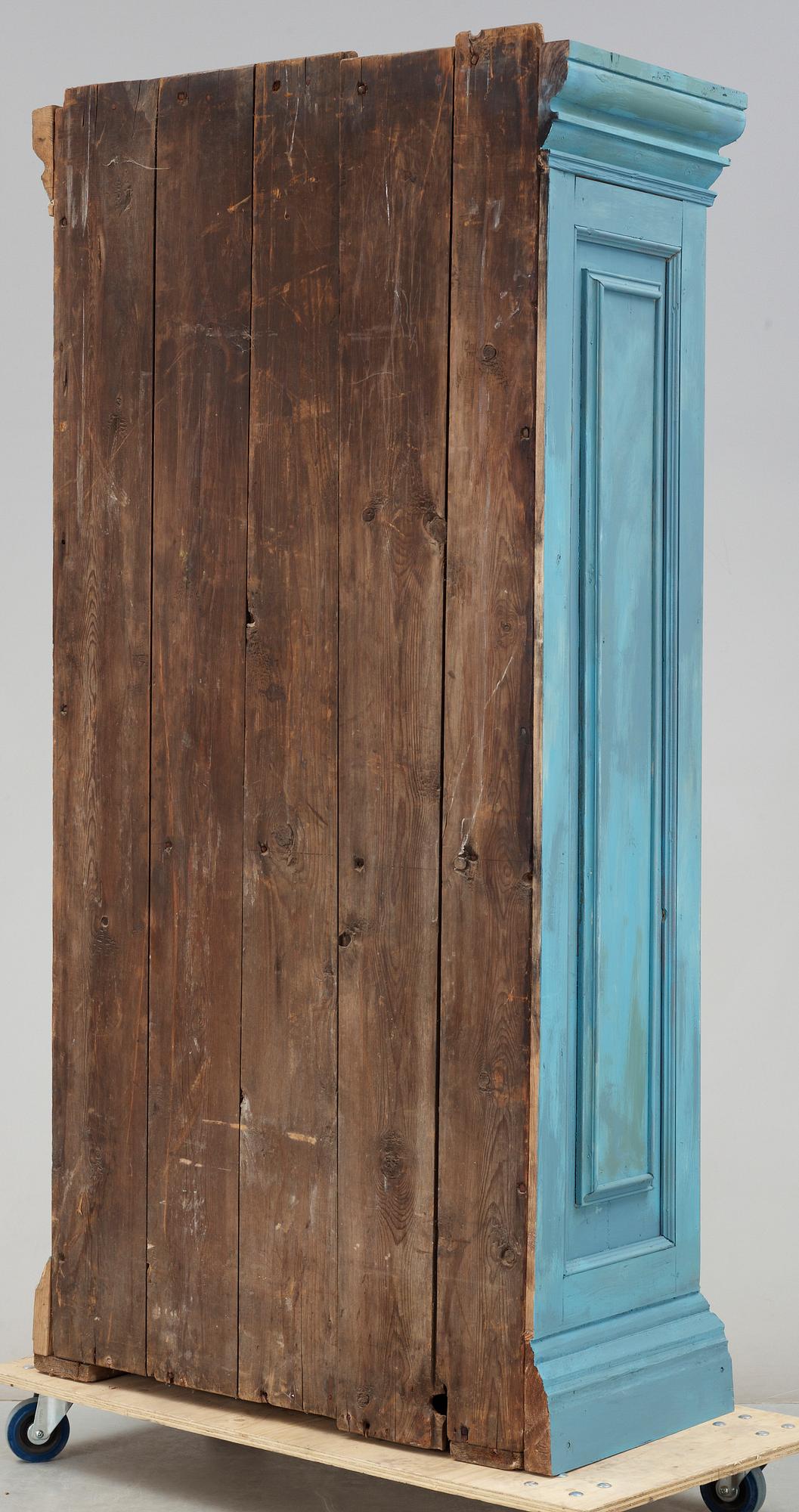 STÅNDSKÅP, allmoge, 1700-tal.