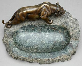 OKÄND KONSTNÄR, skulptur med skål, brons och sten, signerad Titze, 1900-talets första hälft.