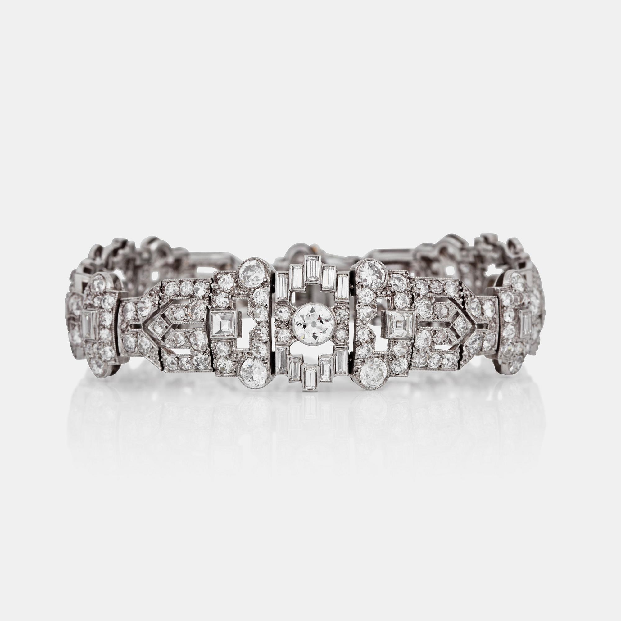 ARMBAND, Art Déco, med gammal- samt baguetteslipade diamanter totalt ca 15.00 ct.
