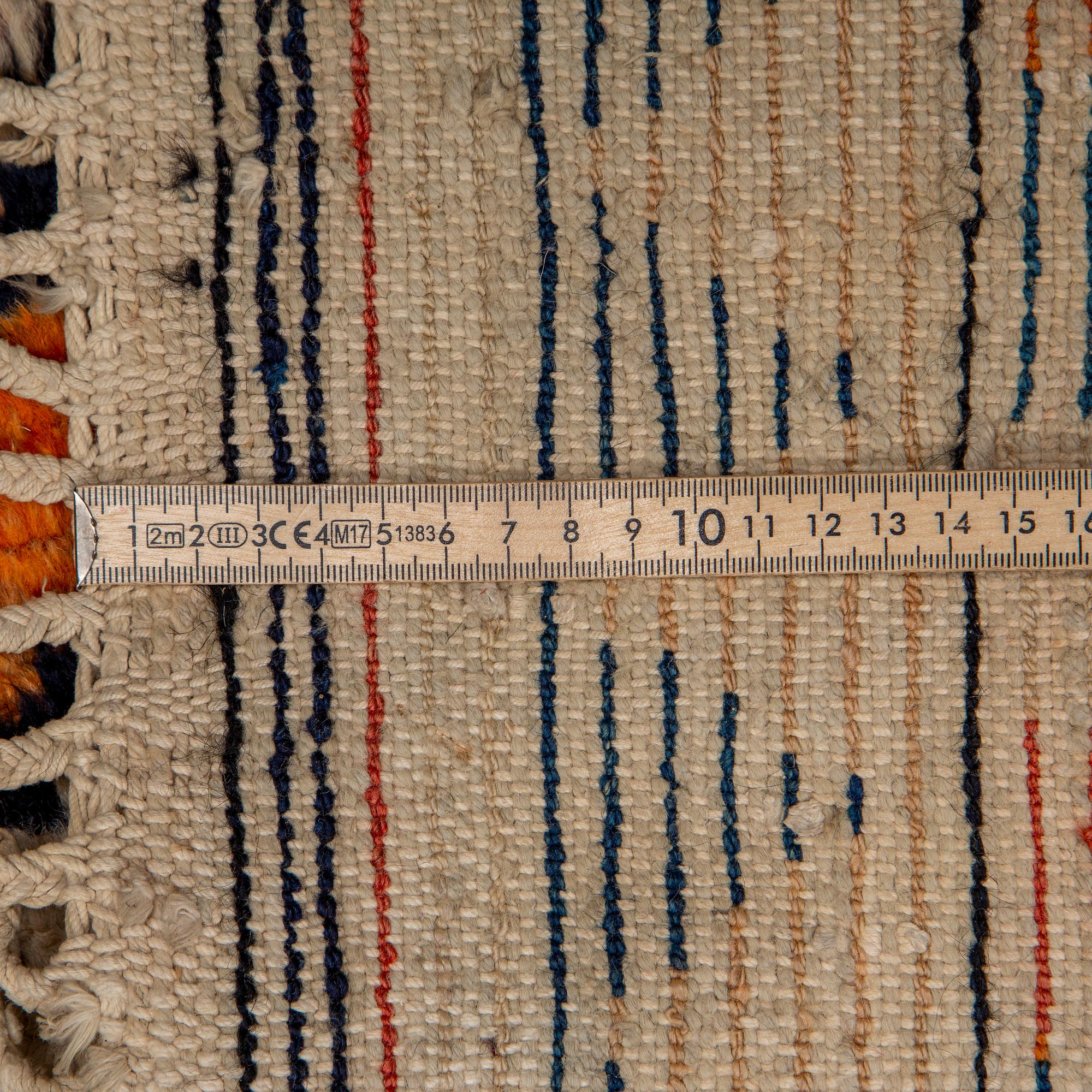 A CARPET, Antique Gabbeh, ca 312,5 x 127,5 cm.