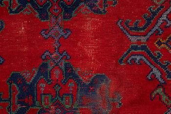 An antique Ushak carpet, Western Anatolia, approx. 380 x 313 cm.