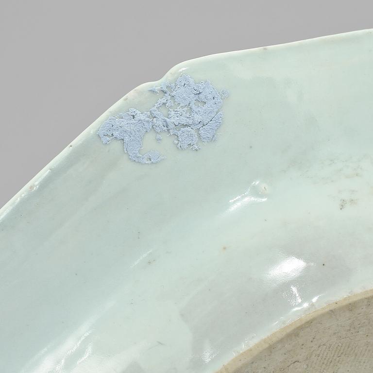 STEKFAT samt UNDERFAT, porslin, Kina, 1800-tal.