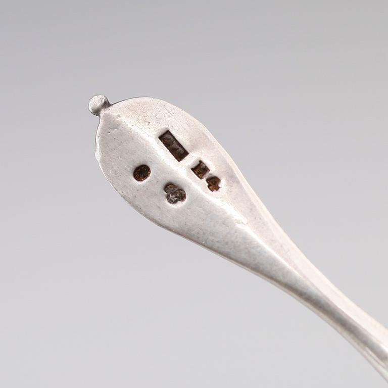 SILVERFÖREMÅL, 6 delar, svenska stämplar, 1800-tal. Total vikt ca 266 gram.