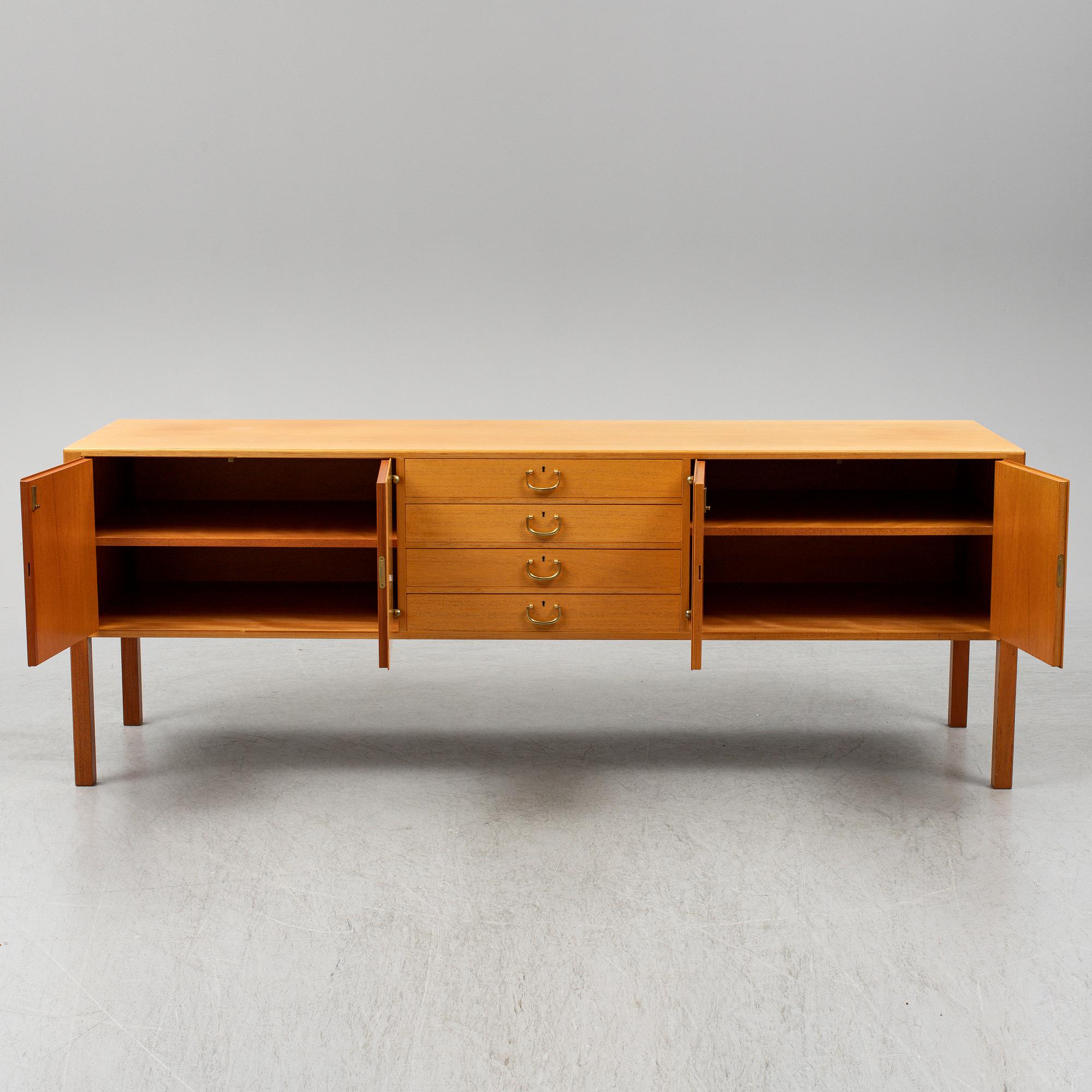 Josef Frank, sideboard, model 1015, Firma Svenskt Tenn.