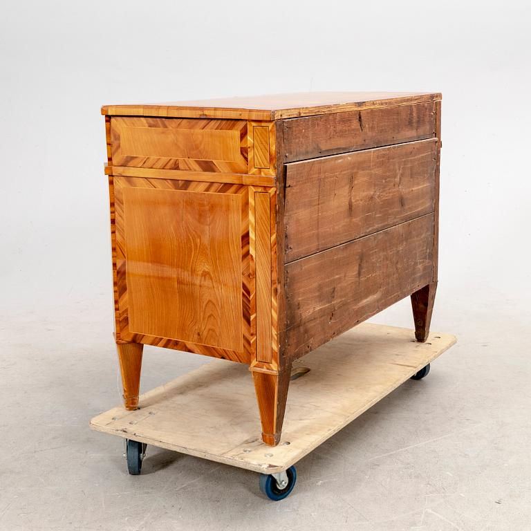 A late Gustavian dresser around 1800.