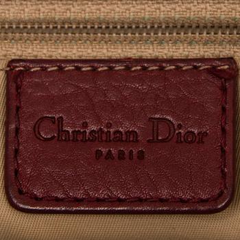 LAUKKU, Christian Dior.