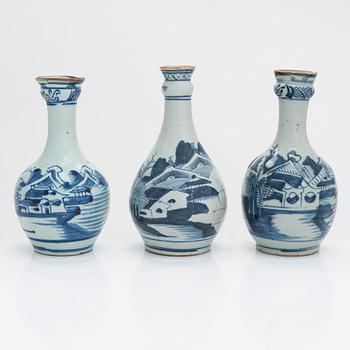 Three Qing Dynasty porcelain bottles, 19th century.