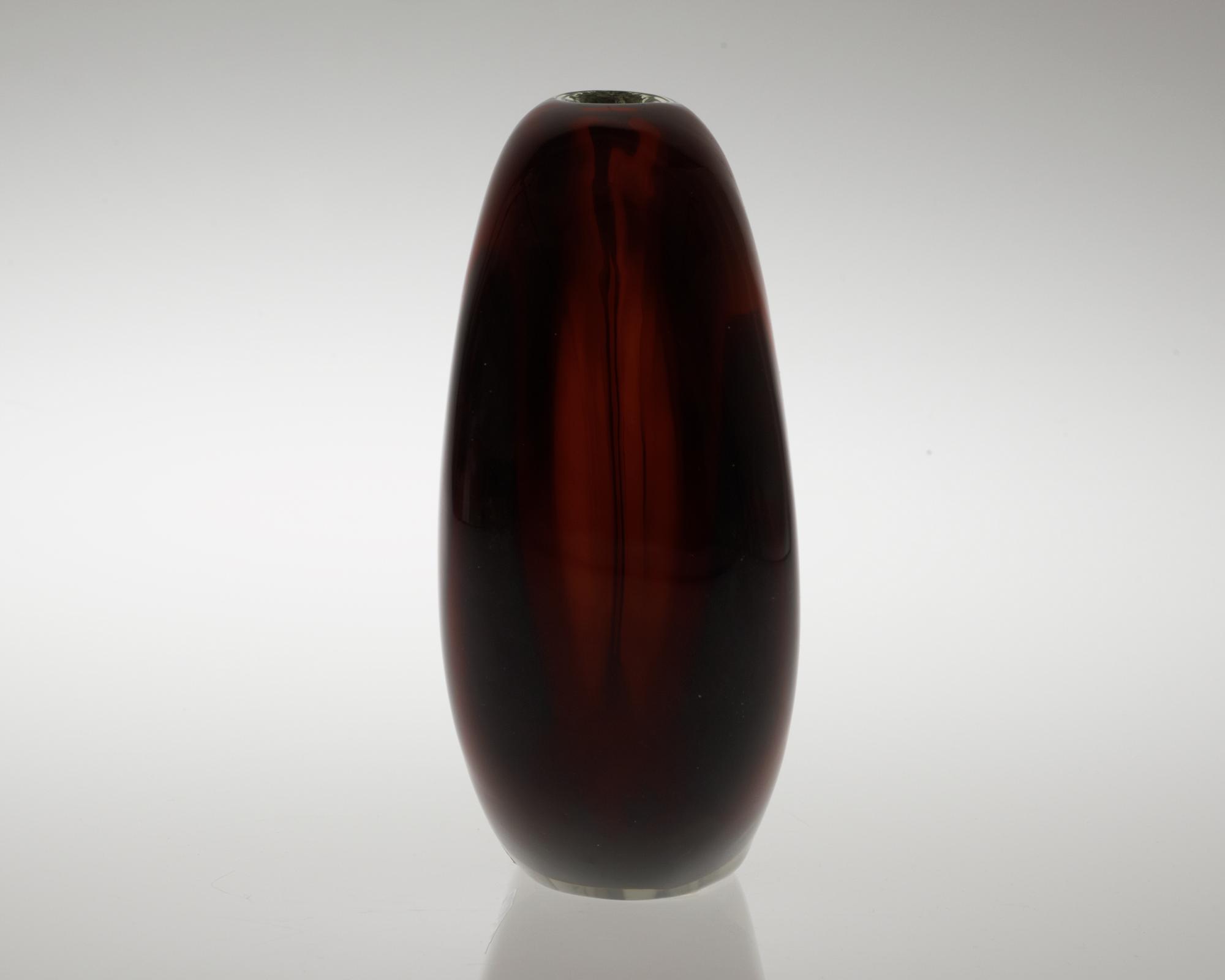 An Antonio da Ros glass vase, Cenedese, Murano, Italy 1980.