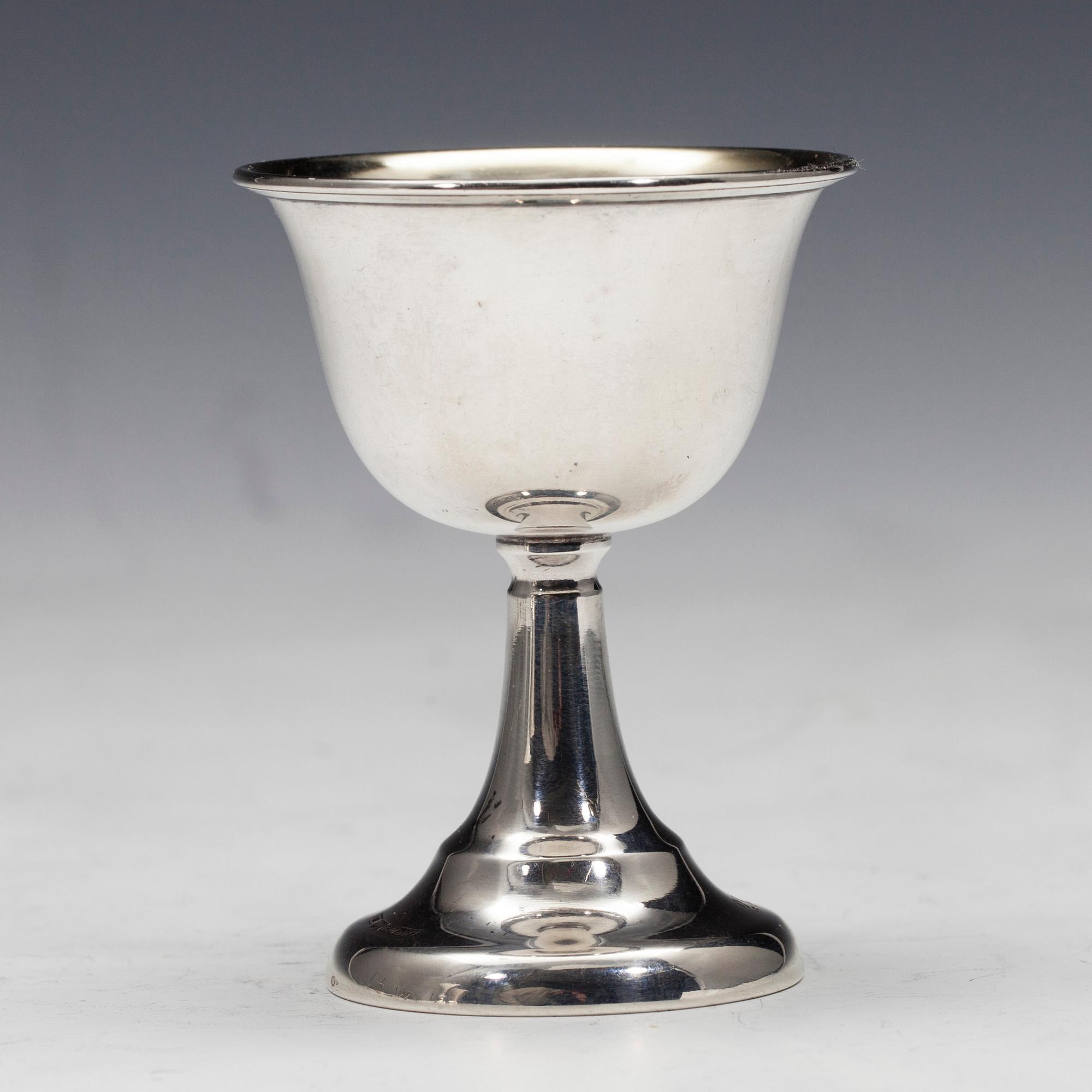 SILVERFÖREMÅL, 4 delar, finska stämplar 1942-1975. Vikt ca 241 g.