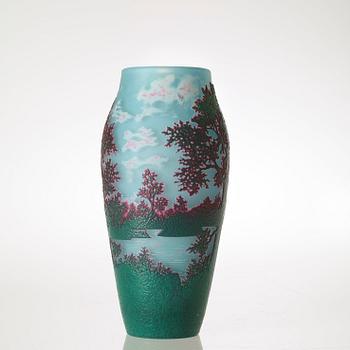 An Axel Enoch Boman Art Nouveau cameo glass vase, Reijmyre 1914.