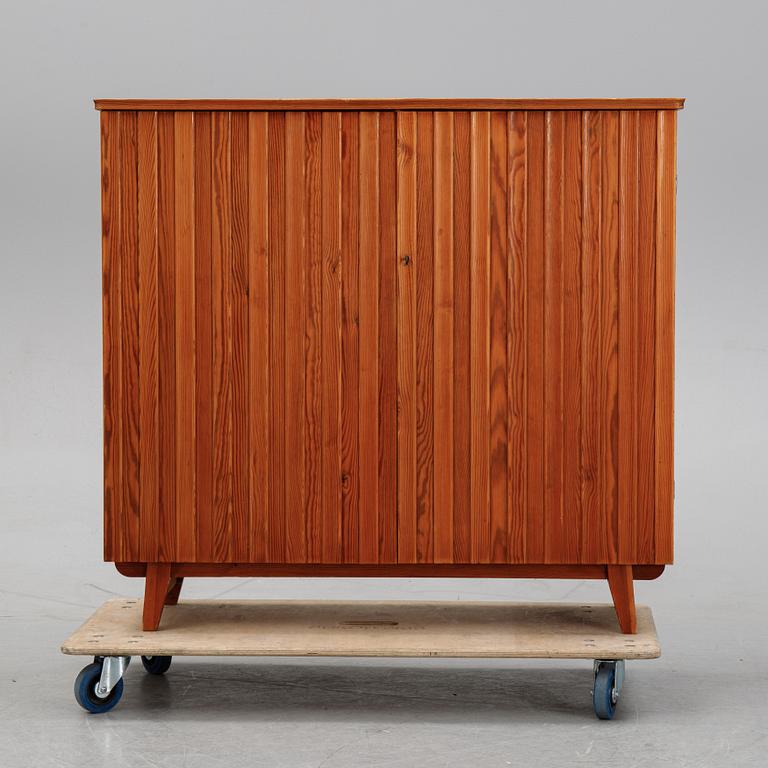 Göran Malmvall, a pine cabinet, Svensk Fur, 1940's.