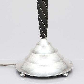 K. Anderson, bordslampa, Stockholm 1926, silver och svärtat trä.