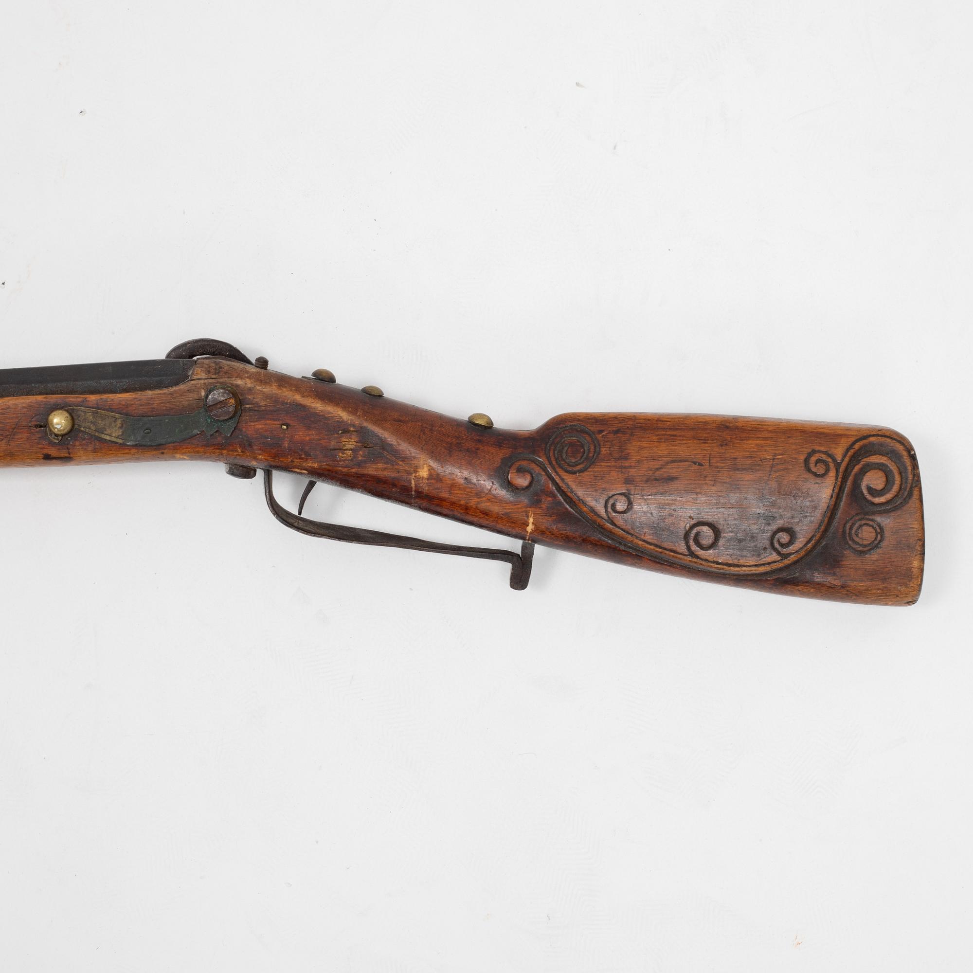 A Swedish snaphaunce rifle, 18th/19th Century.