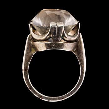 RING, silver med fasettslipad bergskristall. Vikt 11 g.