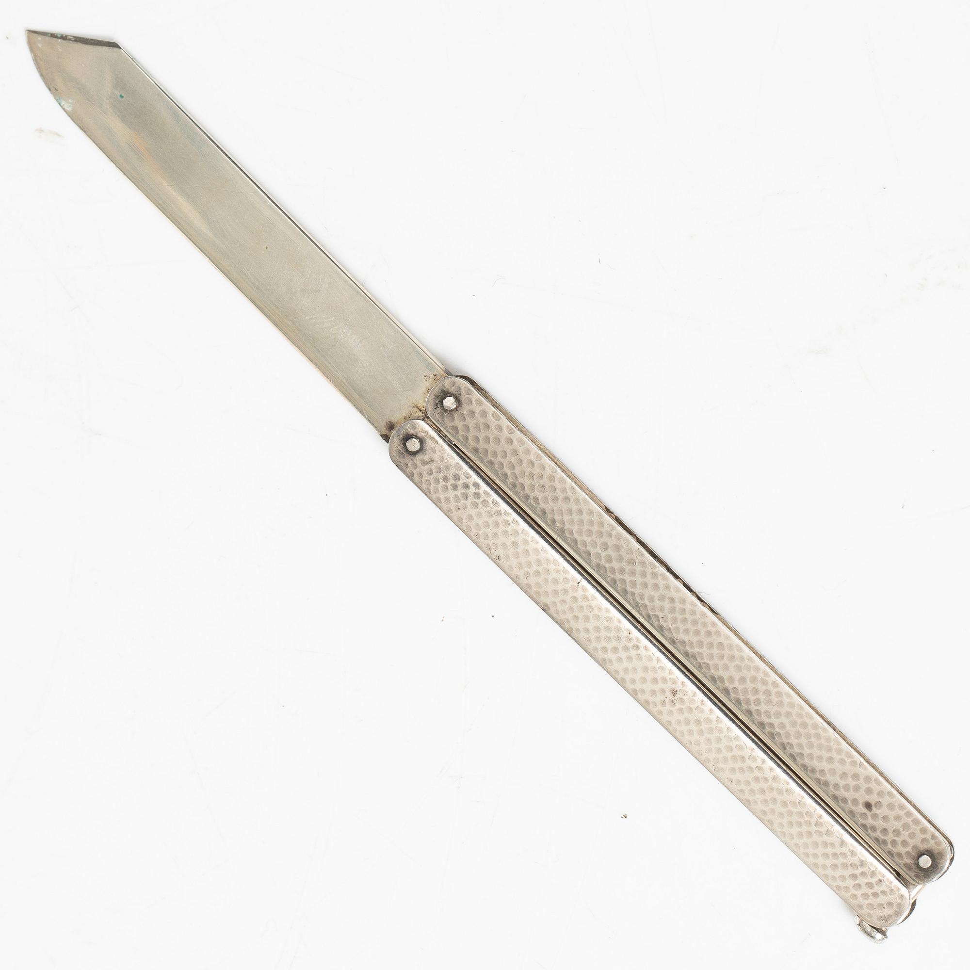 A group of salts and miniatures, part Japanese and Chinese, part silver, around 1900.