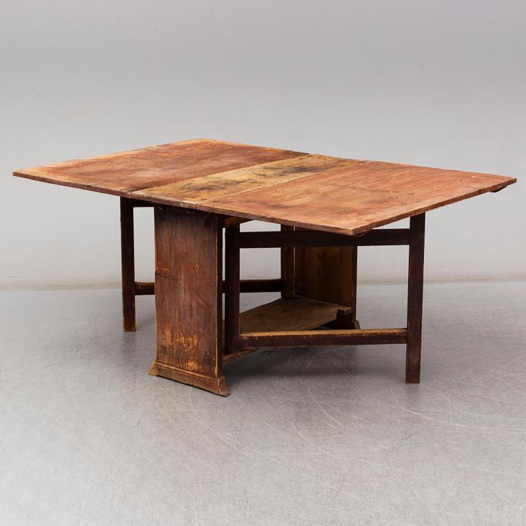 A gate-legged table from the early 19th century.