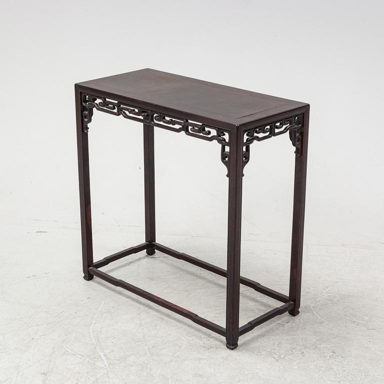 An altar table, late Qing dynasty/early 20th Century.