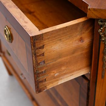 BYRÅ, gustaviansk stil, 1800-talets andra hälft.