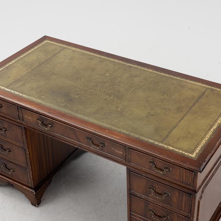 Skrivbord, engelskt, 1900-talets andra hälft.