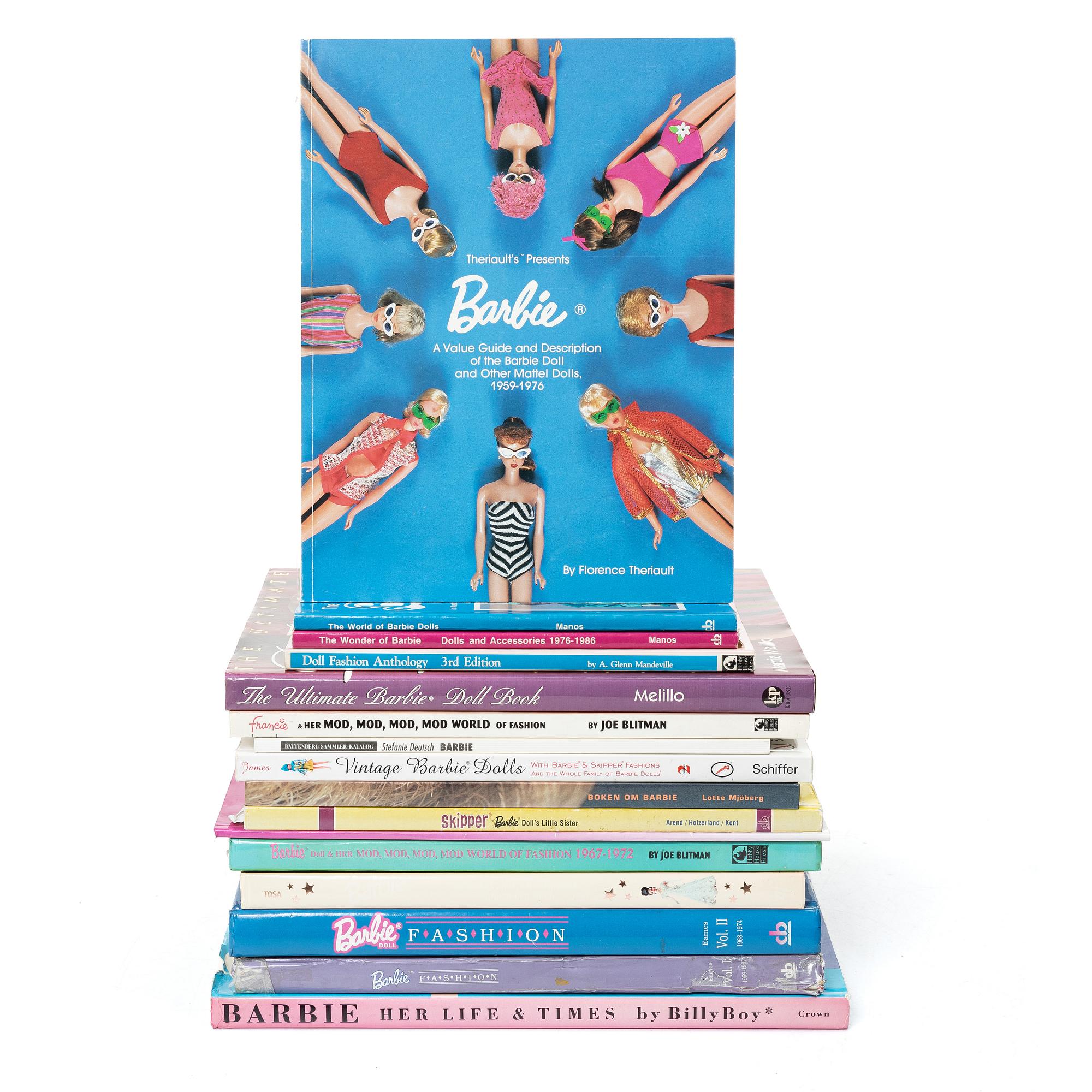 Böcker, Barbie, 16 st,  bland annat, "Barbie - her life and times" & "Barbie Fashion vol I & II".