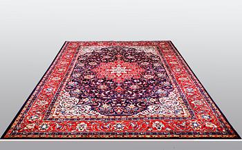 A carpet, Sarouk, ca 342 x 214 cm.