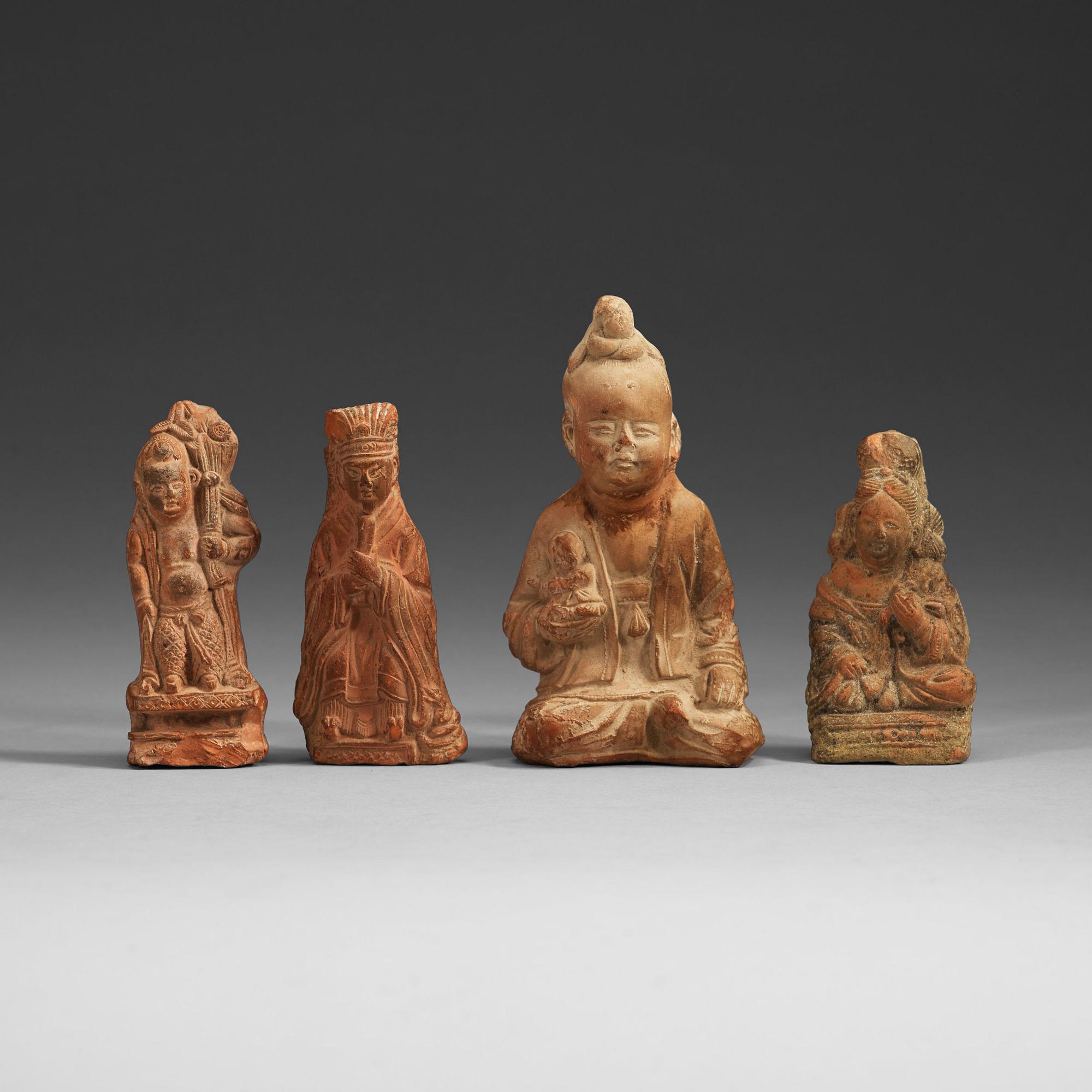PARTI FIGURINER, fyra stycken, lergods. Song dynastin (960-1279).