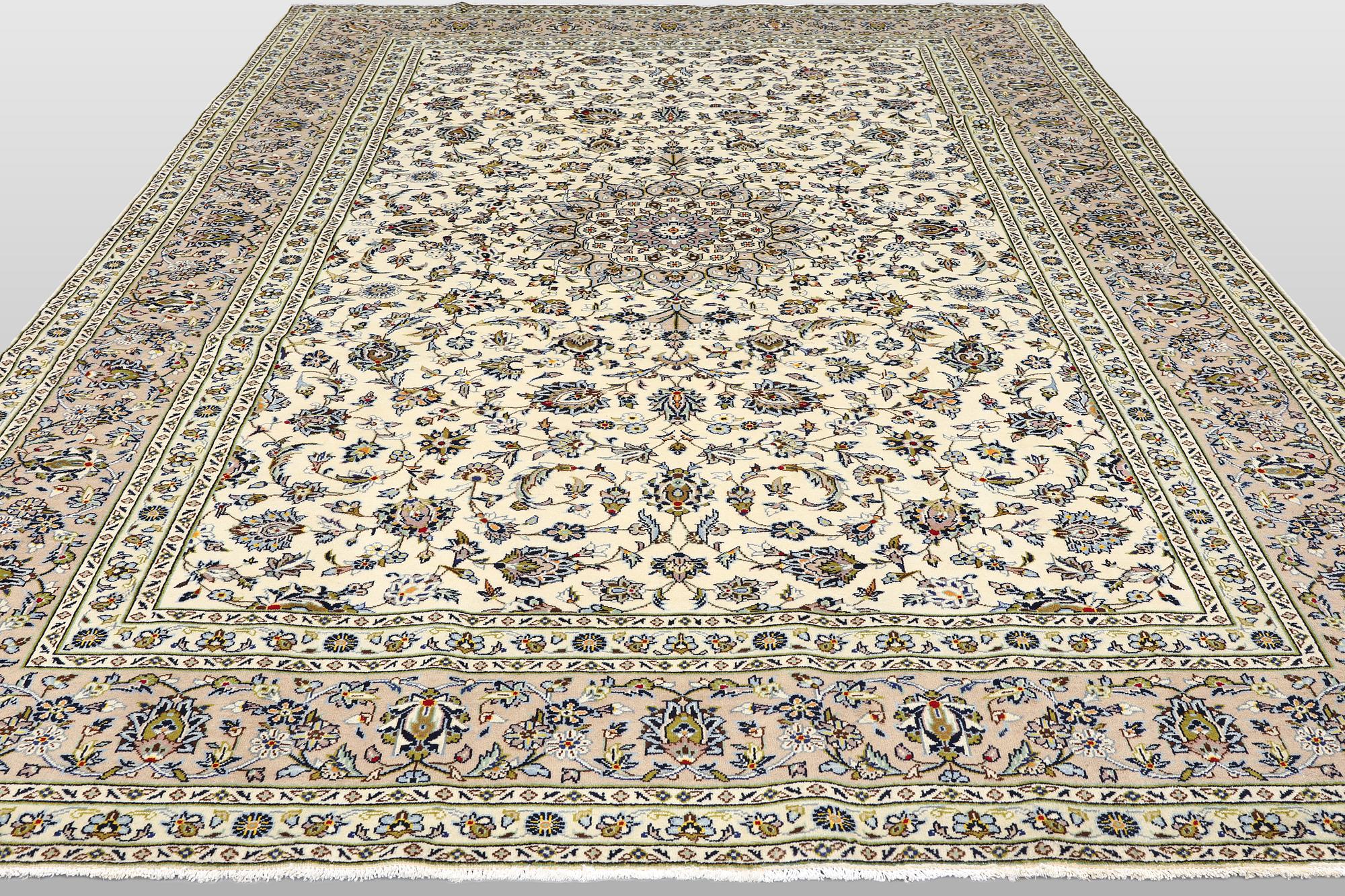 Matta, Keshan, ca 355 x 243 cm.