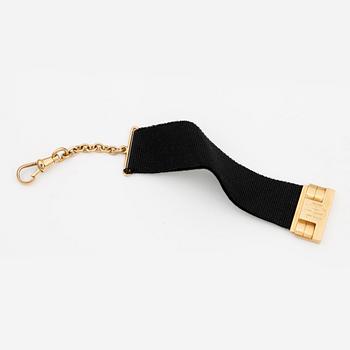 CHATELAINE, svart ripsband, guld 18k, 1930-tal. Tot ca 6 gram.