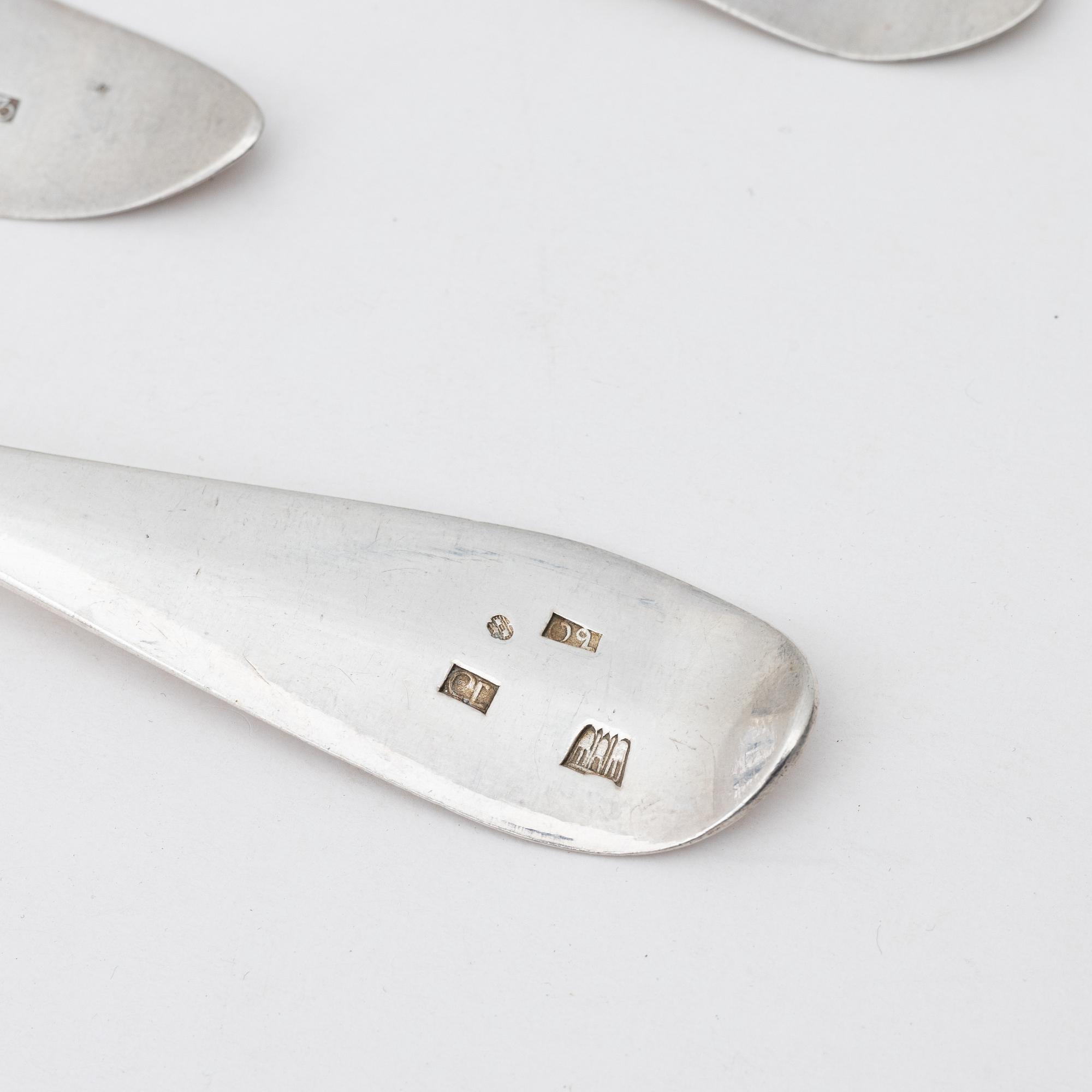 Skedar, 10 st och strösked, silver, Sverige, 1700/1800-tal.