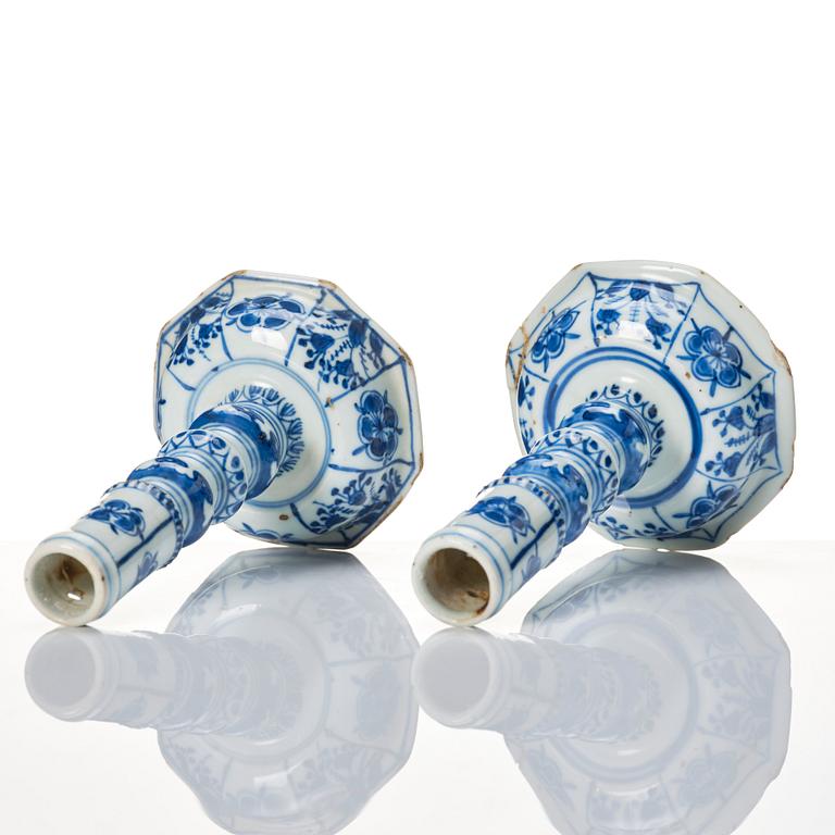 A pair of blue and white candles sticks/covers, Qing dynasty, Kangxi (1662-1722).