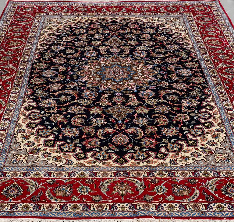 A CARPET, Old Esfahan, part silk, ca 306,5 x 201 cm.