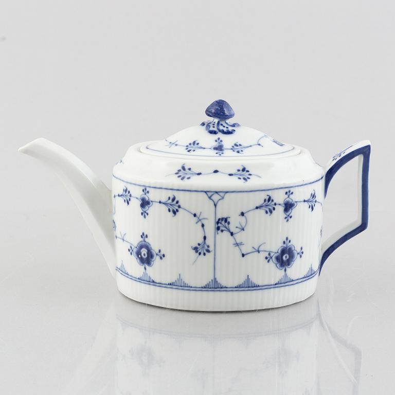 A 'Blue Fluted / 'Musselmalet' empire style porcelain teapot, Royal Copenhagen, model 254, 1898-1923.