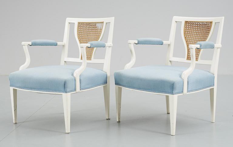 KARMSTOLAR, ett par. Modell 969, Josef Frank, Svenskt Tenn.