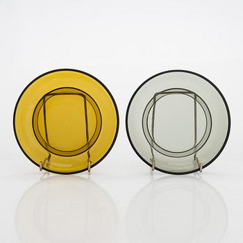 Saara Hopea, plates 11 pcs, model 5277, Nuutajärvi Notsjö. Designed in 1958.