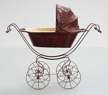 918. A 19th/20th century doll's pram.