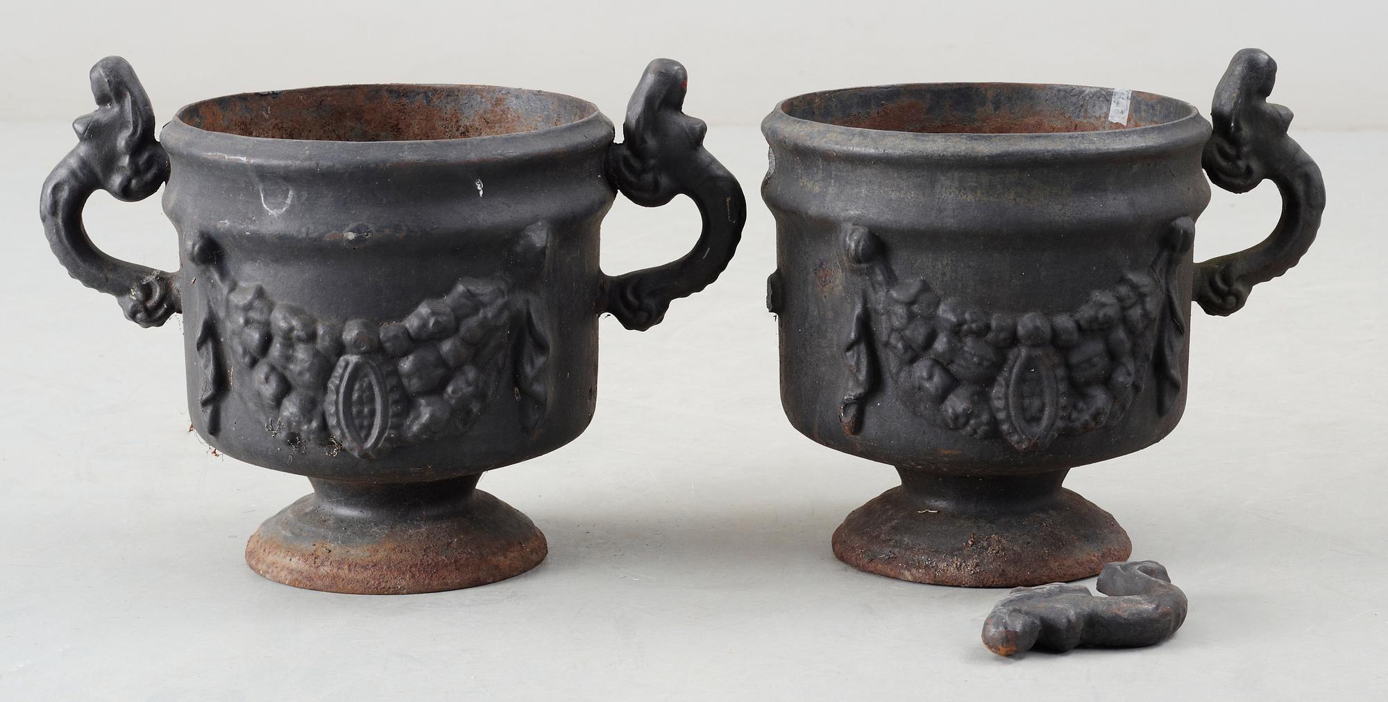 URNOR, ett par, gjutjärn, Stavsjö, 1900-tal.