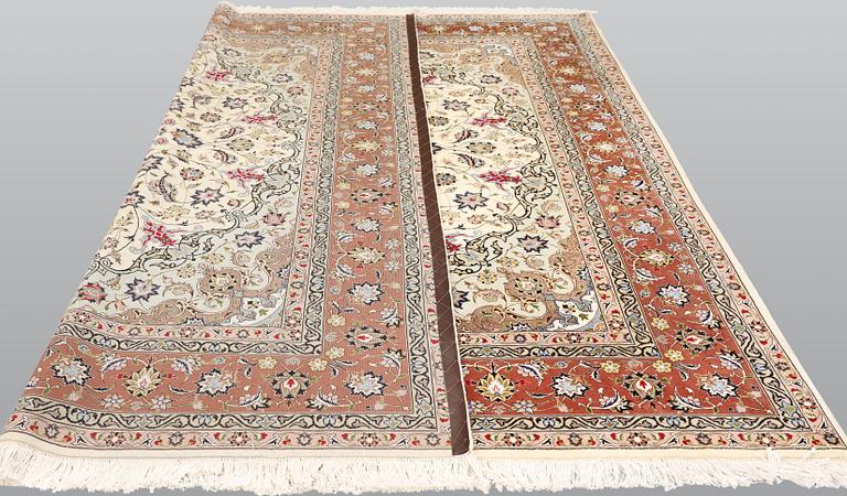 A part silk Tabriz carpet, so-called 50 Radj, approx. 271 x 252 cm.