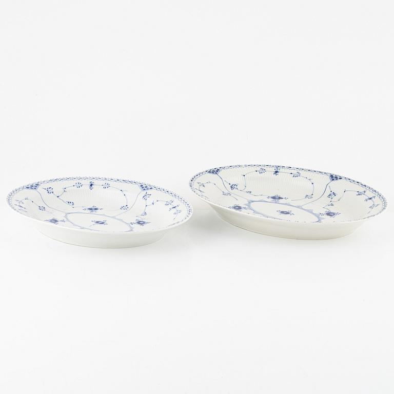 Dinner service, 34 pieces, porcelain, "Musselmalet Halvblonde", Royal Copenhagen, Denmark.