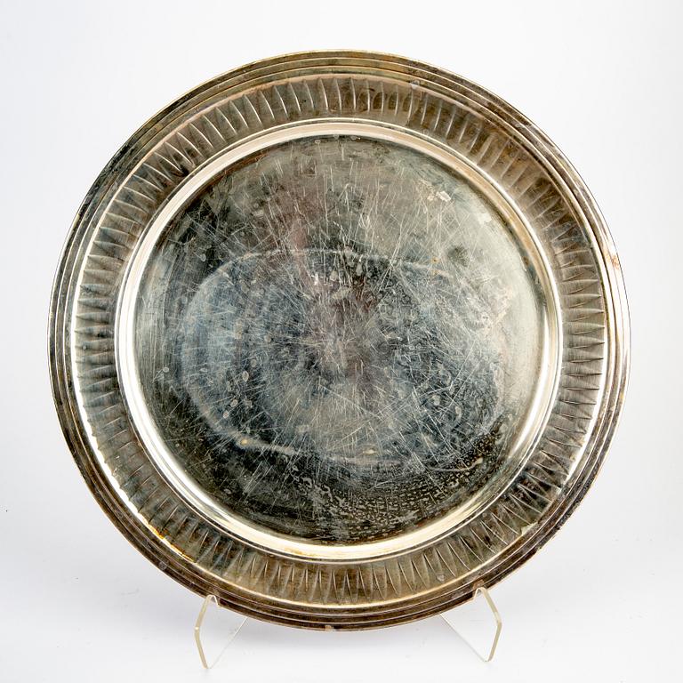 Fat, två st, nysilver, 1900-talets första hälft.